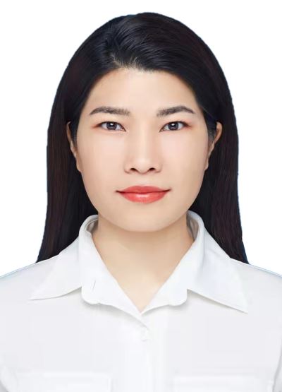 覃利英